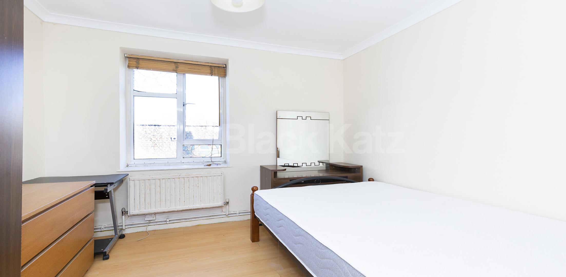 			4 BED PLUS LOUNGE, 4 Bedroom, 1 bath, 1 reception Apartment			 Windsor Street, ANGEL - ESSEX ROAD